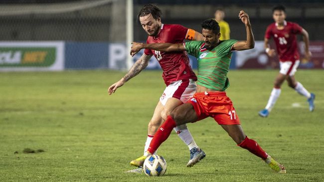 Hasil imbang Timnas Indonesia kontra Bangladesh kiranya jadi hari bersejarah bagi Marc Klok, karena ia sempat bertindak sebagai kapten tim di laga tersebut.