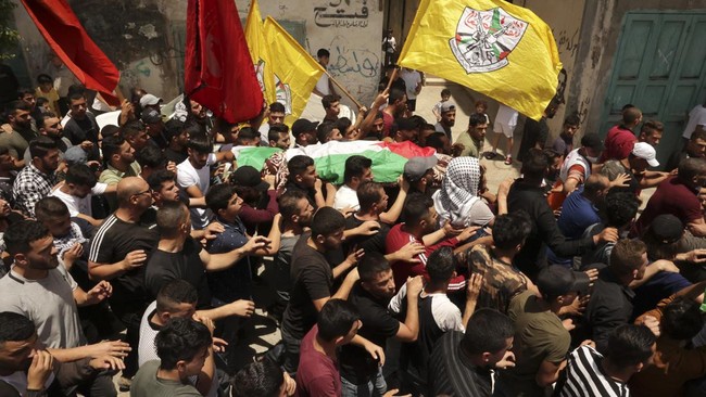Perempuan Palestina yang berprofesi sebagai jurnalis tewas setelah ditembak tentara Israel, tak jauh dari kamp pengungsi di Tepi Barat, Rabu (1/6).