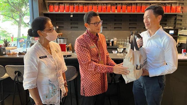 Menteri Pariwisata dan Ekonomi Kreatif RI Sandiaga Uno dan Menteri Kesehatan Singapura dorong kerjasama sektor pariwisata, ekonomi kreatif, serta kesehatan.