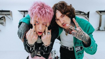 img-title Lirik Lagu maybe - Machine Gun Kelly feat. Bring Me The Horizon
