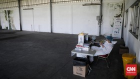 FOTO: Redup Bisnis Tes Swab Covid-19