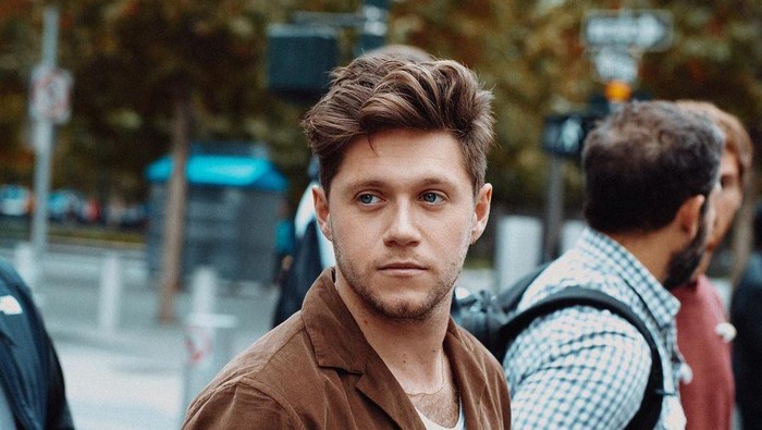 Nggak Neko-neko Tapi Kharismatik, Ini Gaya Stylish Niall Horan!