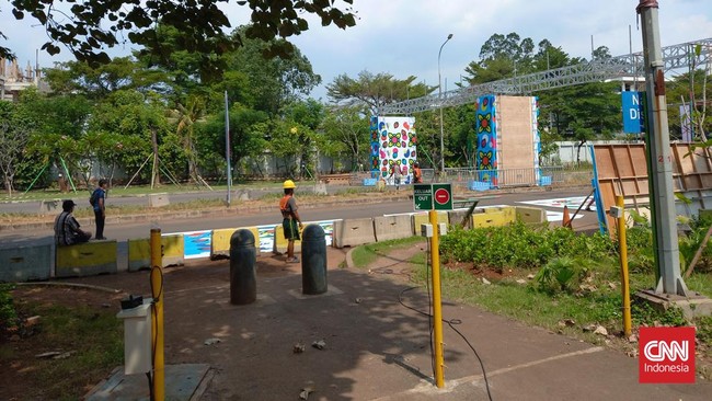 Beredar sebuah video memperlihatkan kondisi gapura Kawasan Pariwisata Toroang, Sulawesi Tenggara nan dalam kondisi sebagai titik sudah rusak.