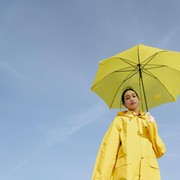 Pilihan Jas Hujan Merek Lokal dengan Desain Kekinian, Proteksi Stylish di Cuaca Tak Menentu