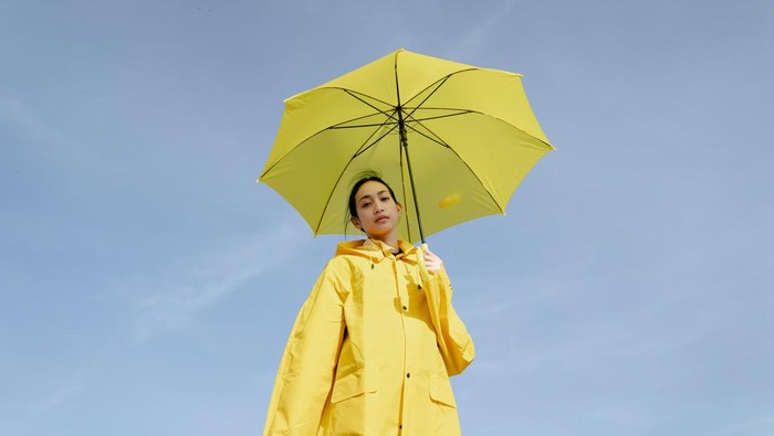 Pilihan Jas Hujan Merek Lokal dengan Desain Kekinian, Proteksi Stylish di Cuaca Tak Menentu