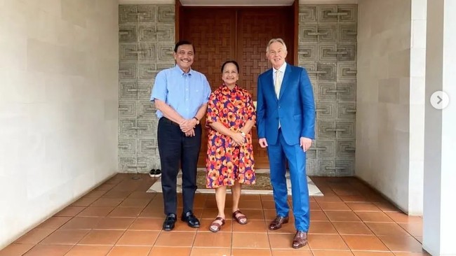 Menko Marves Luhut Panjaitan menerima kunjungan mantan perdana menteri Inggris Tony Blair di kediamannya pada Rabu (1/6). Keduanya berdiskusi hampir 2,5 jam.