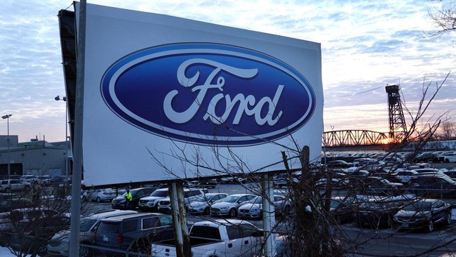 Ford akan mem-PHK insiyur di AS dan Kanada lantaran ingin fokus mengembangkan kendaraan listrik. Tidak dirinci jumlah persis karyawan yang terdampak.