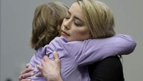 Amber Heard Merasa Kemanusiaannya Dilucutkan oleh Fan 