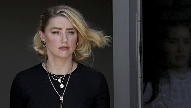 Amber Heard digugat perusahaan asuransi setelah kalah dari Johnny Depp. Perusahaan itu ogah bayar ganti rugi kekalahan Heard.