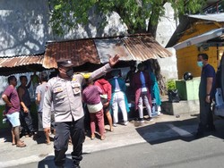 Heboh, Ibu Ini Melahirkan di Pangkalan Ojek Tukadmungga Buleleng