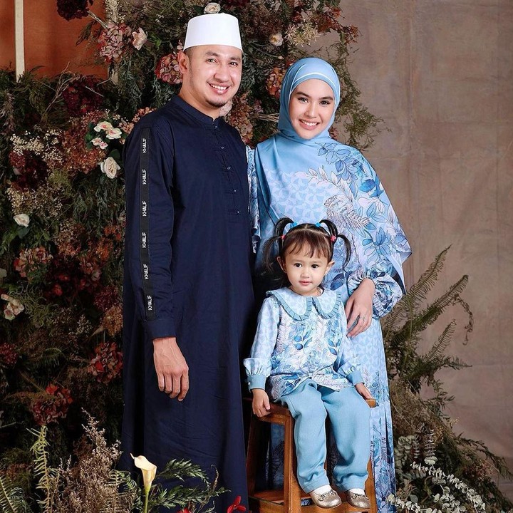 <p>Kartika Putri melahirkan anak pertama dalam pernikahannya dengan Habib Usman Bin Yahya, yakni Khalisa Aghnia Bahira, pada 18 Oktober 2019 lalu, Bunda. Ia memilih untuk melakukan persalinan normal yang di rumah dan sudah merencanakannya sejak awal kehamilan. (Foto: Instagram @kartikaputriworld)<br /><br /><br /></p>