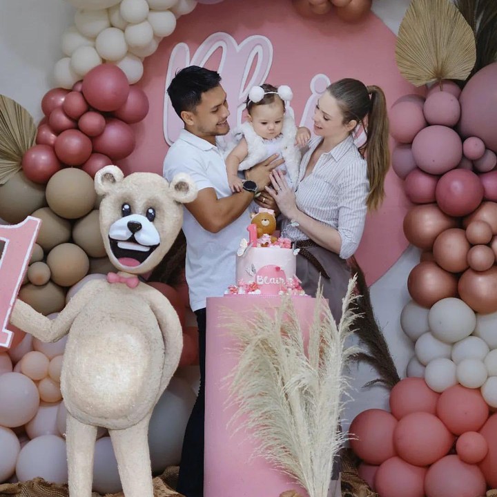 <p>Blair Willow Pangalila, terlahir dari pasangan Randy Pangalila dan Chelsey Adrienne Frank pada 24 Maret 2021. (Foto: Instagram @cfrank3030).</p>