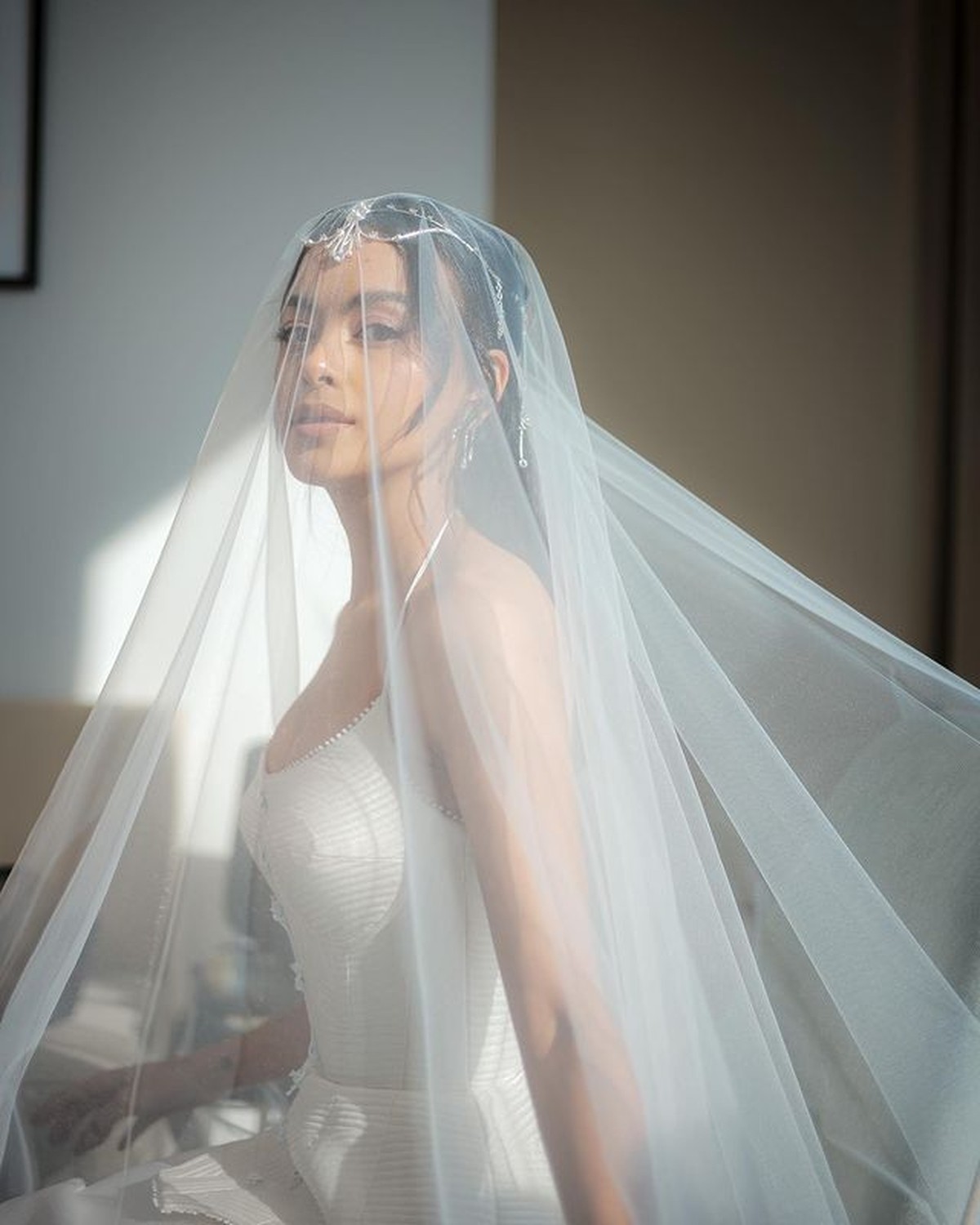 Busana Pernikahan Eva Celia