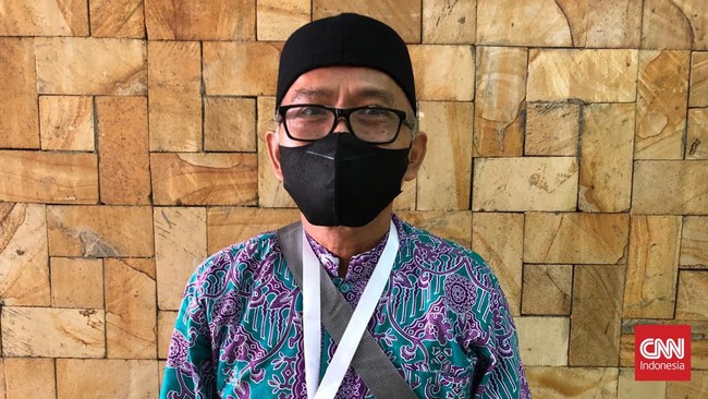 Setelah sempat terhalang pandemi covid-19, jemaah haji Indonesia akhirnya bisa berangkat ke tanah suci. Bahagia tak terkira terpancar di wajah mereka.
