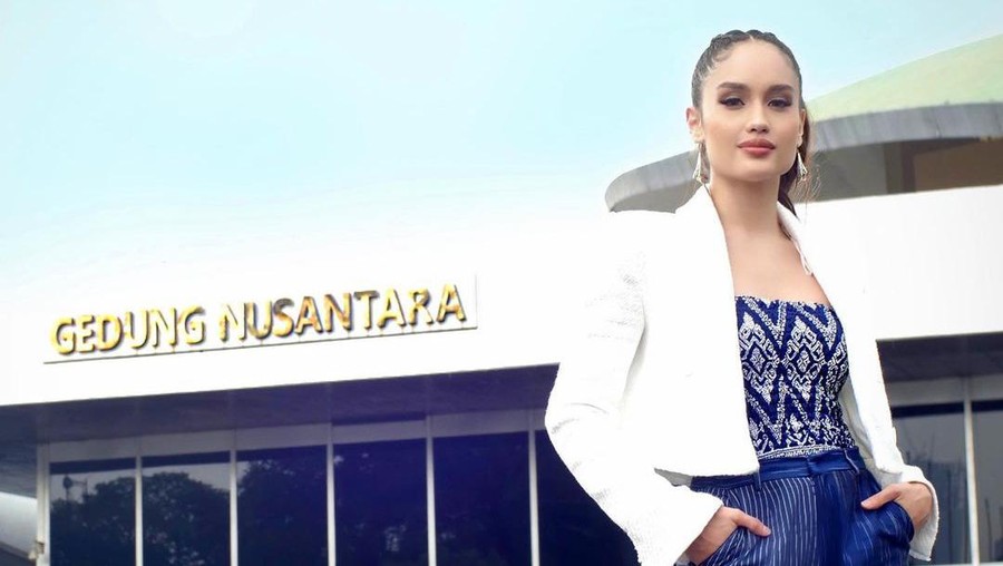 Cinta Laura