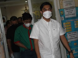 Polisi Ungkap Awal Mula Gitaris Kahitna Gunakan Obat Terlarang