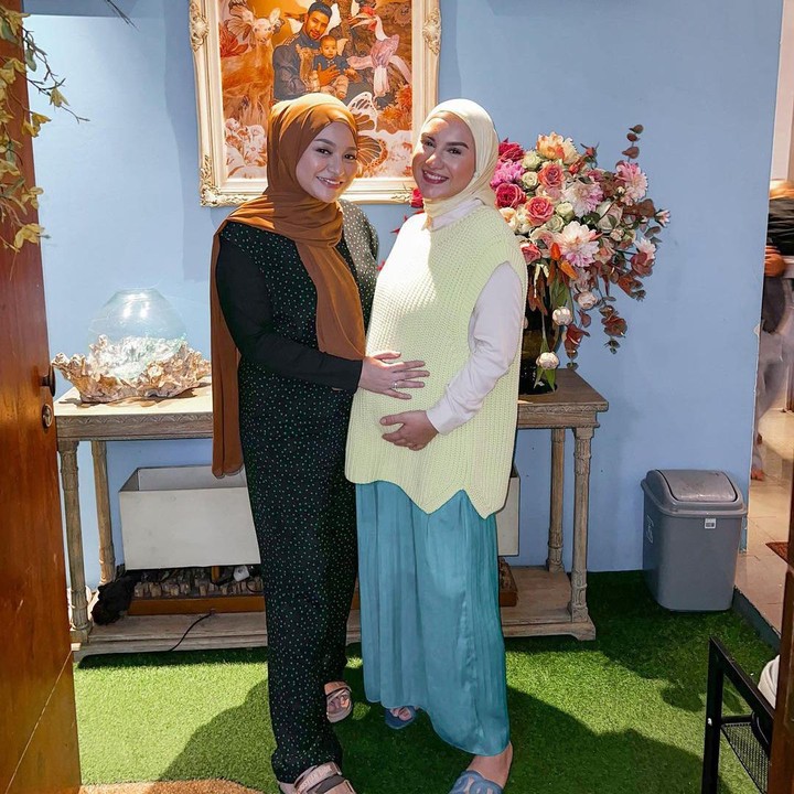 <p>Hadir menjadi bintang tamu dalam program Hati ke Hati pada kanal YouTube Sule Productions, Irish Bella tampil ceria dan bahagia. (Foto: Instagram @nathalieholscher)</p>