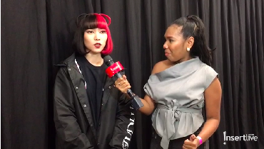 img-title Cerita Isyana Sarasvati di Balik Rambut Merah-Hitam Saat Konser Lexiconcet