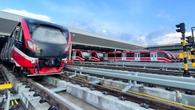Naik LRT Jabodebek Wajib Pakai e-Money atau e-Wallet