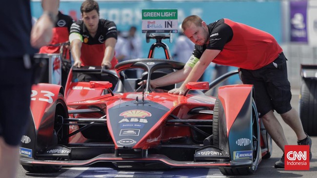 Sahroni borong tiket Formula E Rp1,2 miliar hingga Indonesia target hantam Meksiko mewarnai Top 3 Sports edisi kali ini.