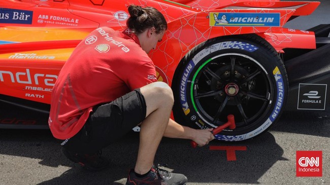 Michelin mengakhiri kontrak suplai ban Formula E pada musim 2021/2022 lalu diganti Hankook mulai musim 2022/2023.