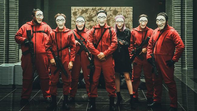 Penulis dan Sutradara Money Heist Korea menilai unsur kedinamisan Korsel-Korut menjadi bumbu yang memberikan cita rasa baru serial ini dibanding versi aslinya.