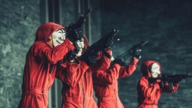 Trailer Money Heist Korea, Reunifikasi Penuh Teror Pencuri Bertopeng