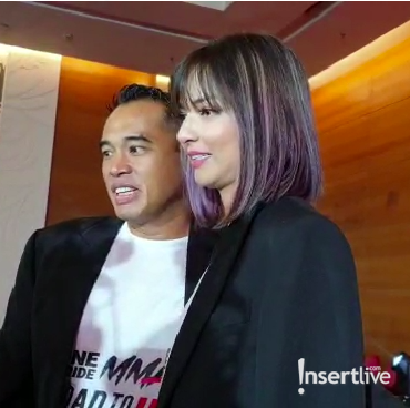 Unggah Foto Bareng Suami, Belahan Rok Nia Ramadhani Jadi Sorotan