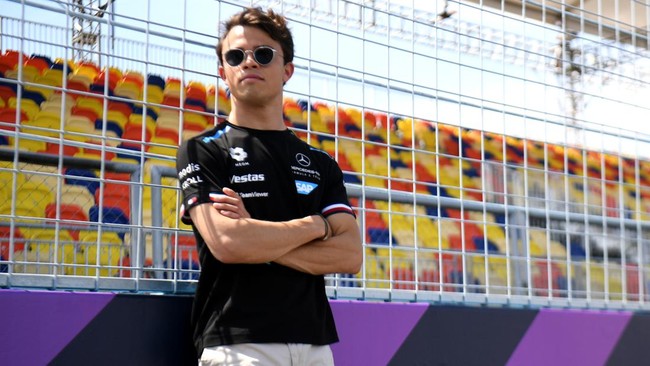 Pembalap berdarah Indonesia Nyck de Vries punya kesempatan untuk menjajal kokpit mobil Mercedes milik Lewis Hamilton di FP1 GP Prancis.