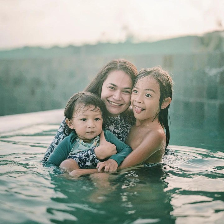 <p>Ringgo Agus dan Sabai Morscheck menikah pada 7 Juni 2015, Bunda Dari pernikahannya, mereka dikaruniai dua anak laki-laki berwajah blasteran yang diberi nama Bjorka Dieter Morscheck dan Curtis Ziggy Mars Morscheck. Ringgo dan Sabai kerap bagikan potret mereka di medsos Instagram, lho.(Foto: Instagram @ringgoagus)<br /><br /><br /></p>
