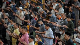 Ribuan Warga Jabar hingga Jakarta Gelar Salat Gaib Untuk Eril