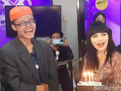 Soni Wakwaw Ultah Ke-19, Salah Tingkah Suap-suapan dengan Dinar Candy