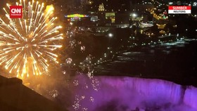 VIDEO: Kembang Api dan Niagara Meriahkan 70 Tahun Tahta Ratu Inggris