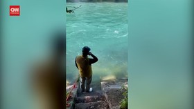 VIDEO: Momen RK Lantunkan Azan untuk Eril di Sungai Aare