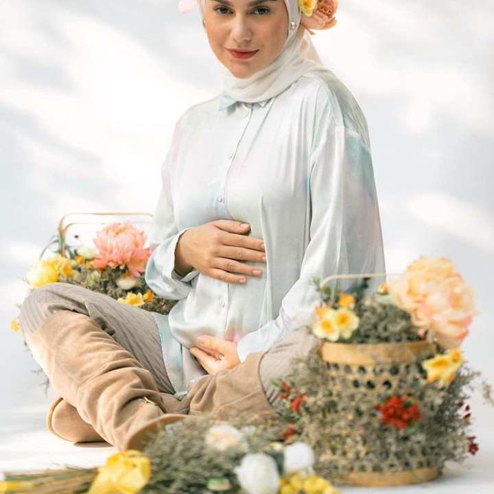<p>Umumkan kehamilan kedua pada Februari 2022 kemarin. Irish Bella tampak lakukan maternity photoshoot saat memasuki minggu ke-22 kehamilannya. (Foto: Instagram @_irishbella_)</p>