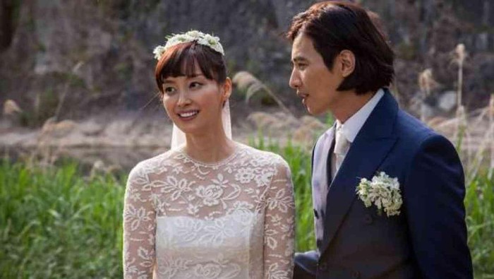 img-title 'Hilang' dari Dunia Akting Hingga 13 Tahun, Simak Kisah Cinta Aktor Won Bin dan Sang Istri yang Romantis