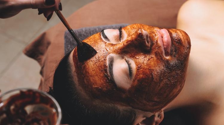 5 Makanan untuk Masker Wajah Alami yang Bikin Mulus dan Glowing