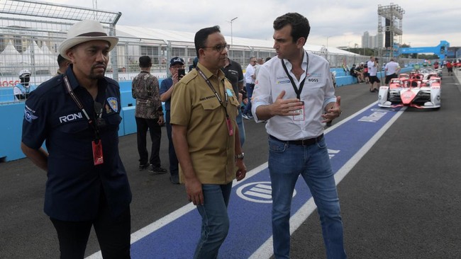 Gubernur DKI Jakarta Anies Baswedan dipuji habis-habisan bos Formula E Alberto Longo usai sukses menggelar Jakarta E-Prix 2022.