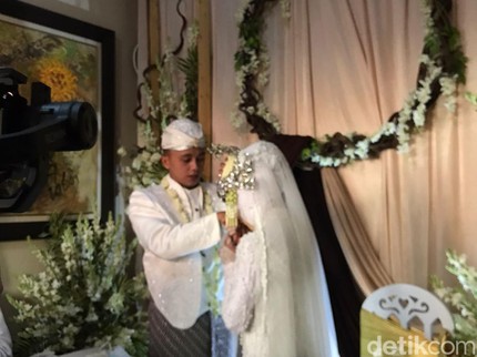 Viral 'Cinta Tak Memandang Fisik', Ini Reaksi Mempelai Wanita yang Dinikahi Petugas Damkar