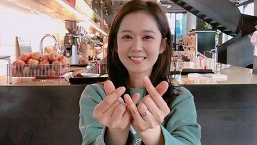img-title Cegil Tipe Premium, Jang Nara Blak-blakan Kejar Suami Berondong Duluan