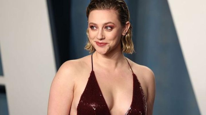 Lili Reinhart Buka Suara Soal Body Image Setelah Hadiri Met Gala 2022, Dorong Perempuan untuk Percaya Diri Lili Reinhart Buka Suara Soal Body Image Setelah Hadiri Met Gala 2022, Dorong Perempuan untuk Percaya Diri