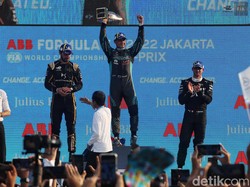 Kapasitas Baterai Sisa 1%, Mitch Evans Juara Formula E Jakarta 2022