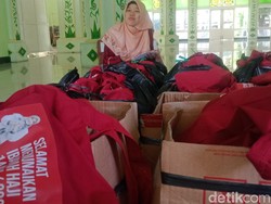 Snapshots: Penampakan Paket Bekal Calhaj Klaten Bergambar Foto Bupati