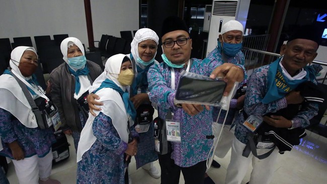 DPR buka suara soal kasus pemulangan 46 calon jemaah haji furoda atau haji undangan asal Indonesia dari Arab Saudi.