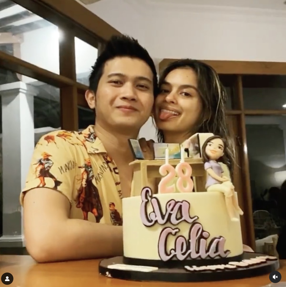 Potret Eva Celia Beli Sayur hingga Dapat Kue dari Demas Narawangsa