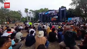 VIDEO: Warga Nonton Bareng Formula E di Layar Lebar Ancol