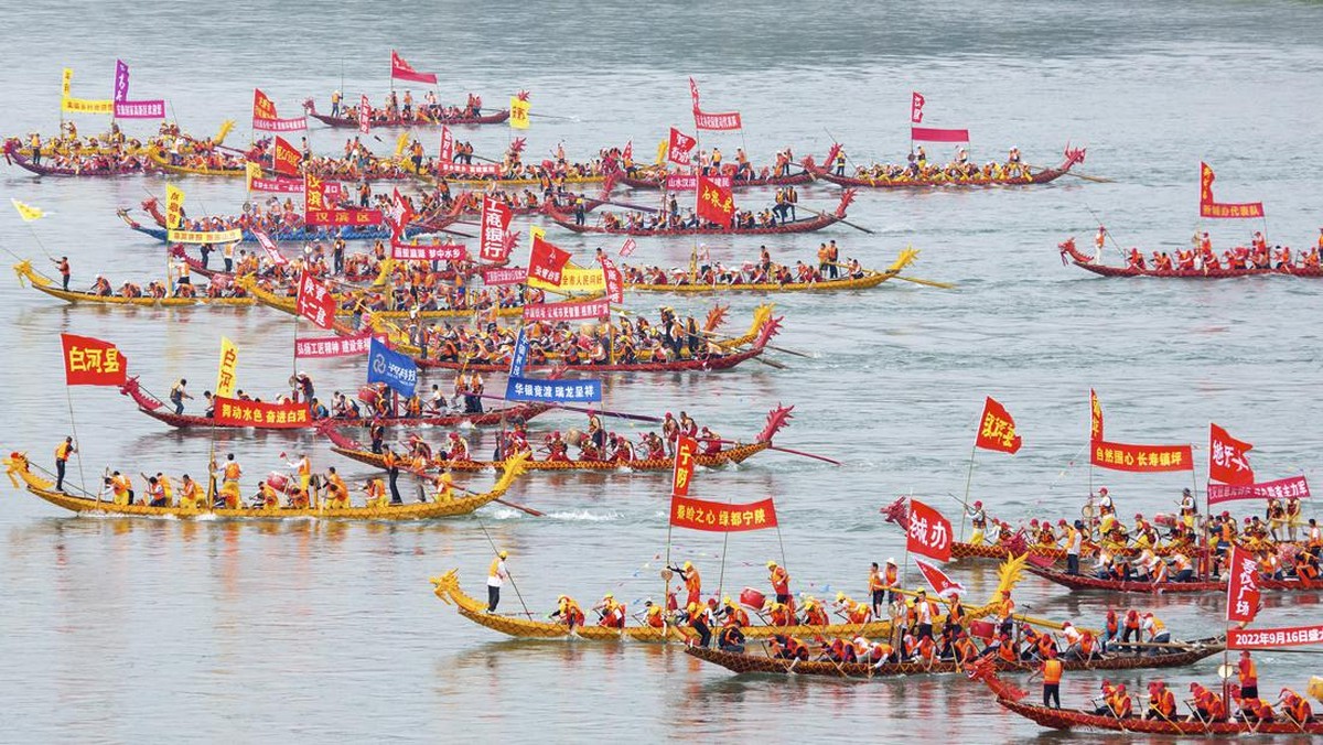 FOTO: Lomba Perahu Naga Digelar Lagi di China Selatan