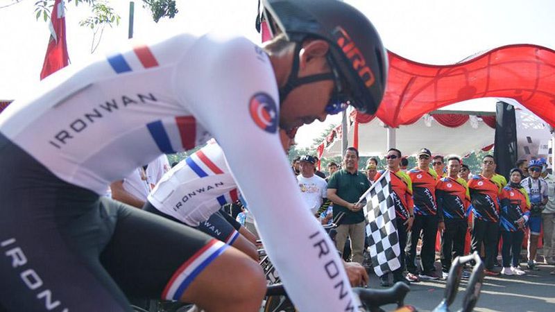 Wali Kota Semarang Hendrar Prihadi resmi membuka ajang balap sepeda tahunan Tugu Muda Race 2022