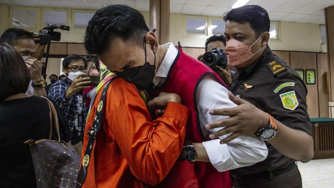 Adam Deni hari ini menghadapi sidang vonis kasus dugaan akses ilegal dokumen milik Wakil Ketua Komisi III DPR RI Ahmad Sahroni.