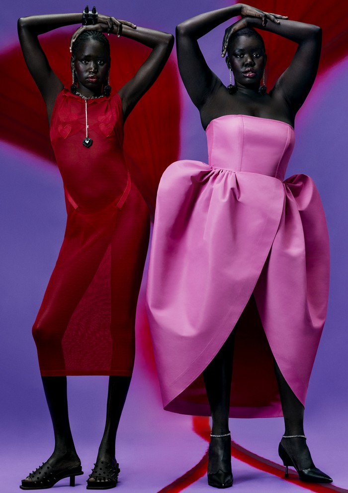 Koleksi seri Innovation Story dikhususkan H&M dalam pemanfaatan material ramah lingkungan dan daur ulang. Pada rilisan terbarunya, H&M menampilkan desain yang playful, klasik, dan berani. Seperti gaun strapless bersiluet hati warna pink dan gaun transparan. Foto: Courtesy of H&M